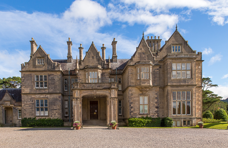 Muckross_House_2_800px.JPG