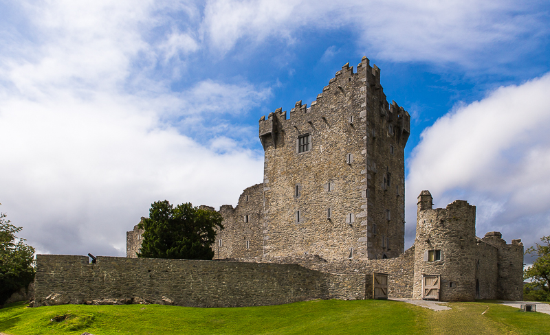 Ross_castle_1_800px.JPG